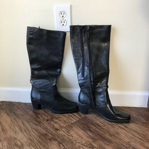 Knee high black boots ✨